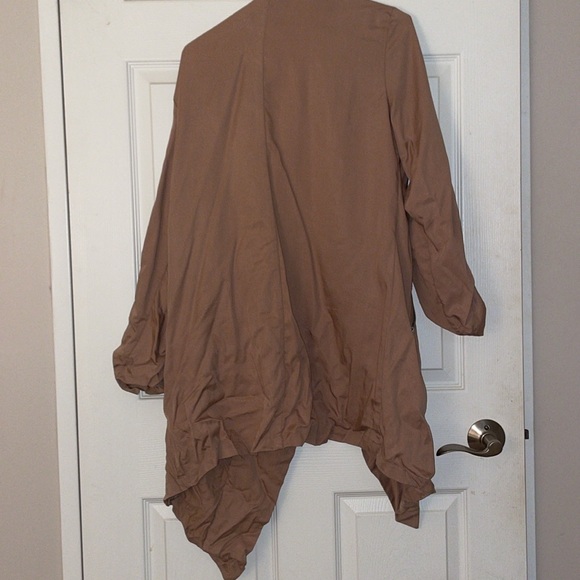 Long asymmetrical light topcoat - Picture 5 of 5